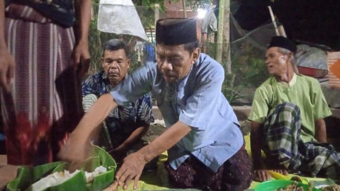 Jalan di Wilayahnya Diaspal, Warga Pacor Satu RT 02 Desa Banjareja Gelar Syukuran Tumpengan 01