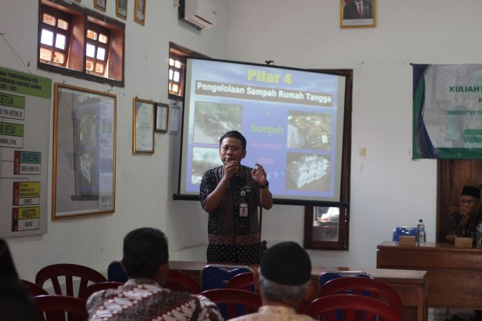 Sambut Agustus Lebih Bersih, Mahasiswa UIN Saizu Adakan Seminar Pengelolaan Sampah di Aula Desa Banjareja