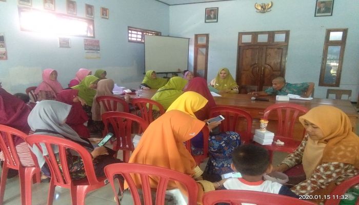 SOSIALISASI KESEHATAN DARI UPTD PUSKESMAS KUWARASAN