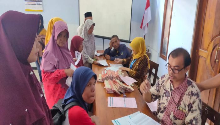 PEMBAGIAN KARTU KKS DI DESA BANJAREJA 02