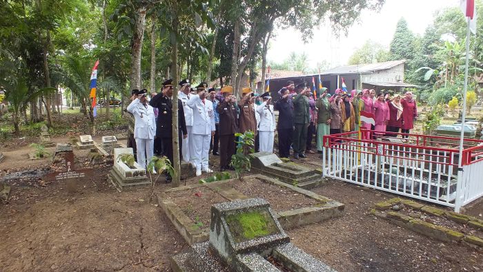 ZIARAH MAKAM PAHLAWAN DESA BANJAREJA 01