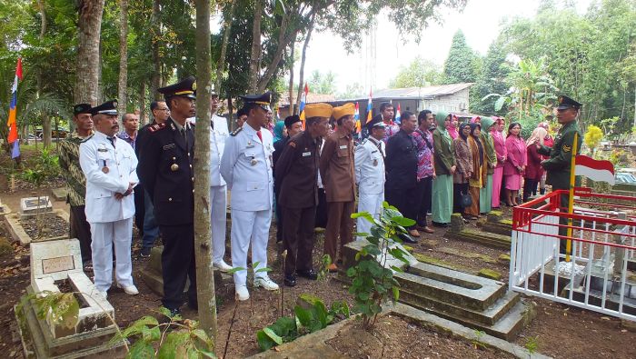 ZIARAH MAKAM PAHLAWAN DESA BANJAREJA 02